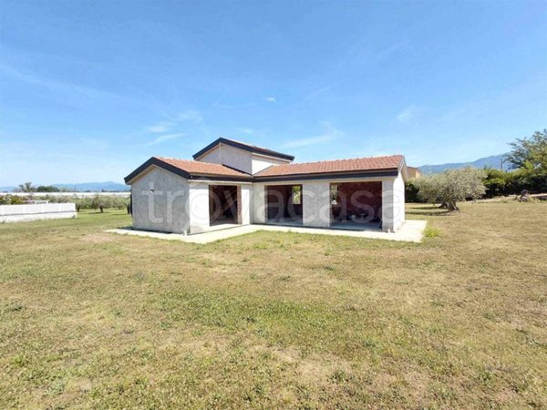 casa indipendente in vendita a Sarzana