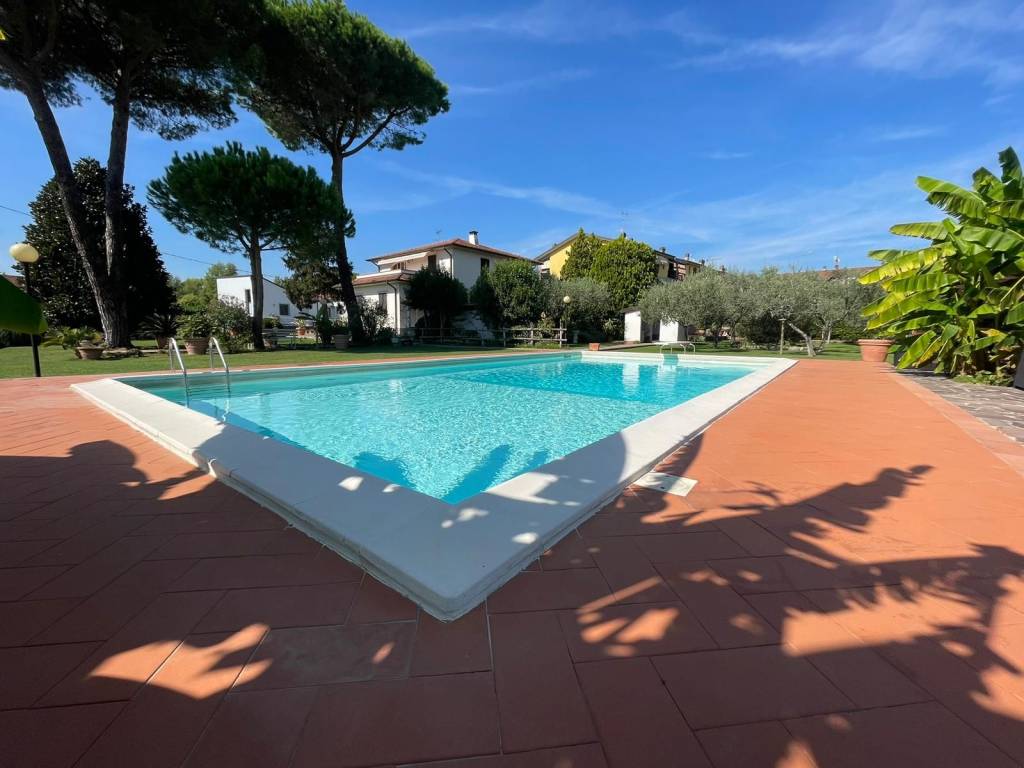 casa indipendente in vendita a Sarzana in zona Falcinello