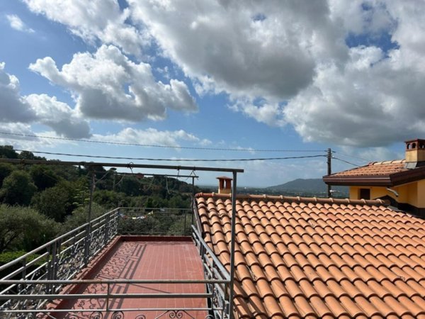 casa indipendente in vendita a Sarzana