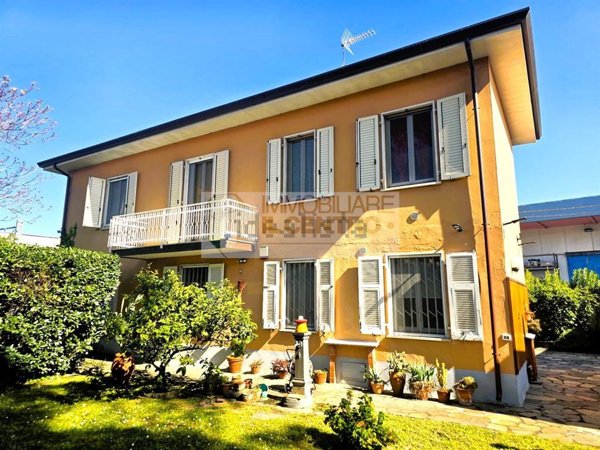 casa indipendente in vendita a Sarzana
