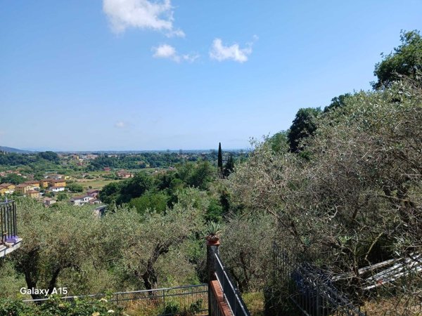 casa indipendente in vendita a Sarzana