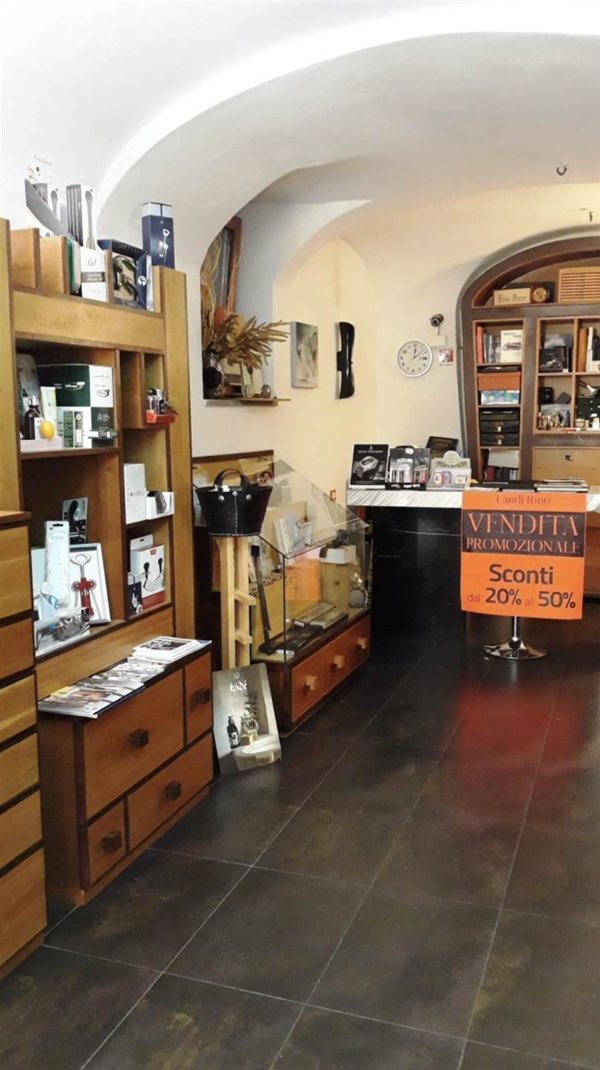 negozio in vendita a Sarzana
