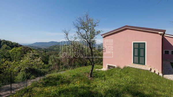 casa indipendente in vendita a Sarzana in zona Falcinello