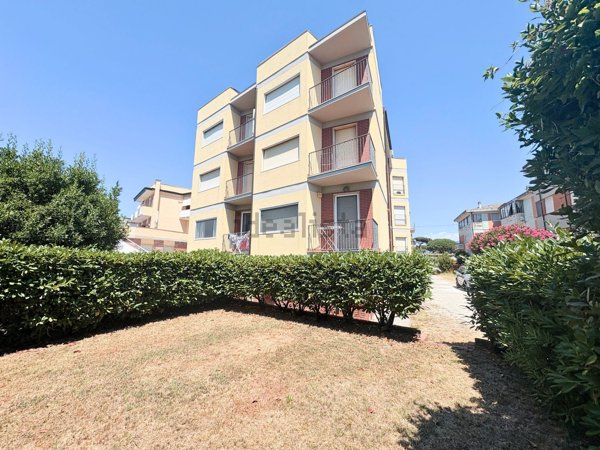 appartamento in vendita a Sarzana in zona Marinella di Sarzana