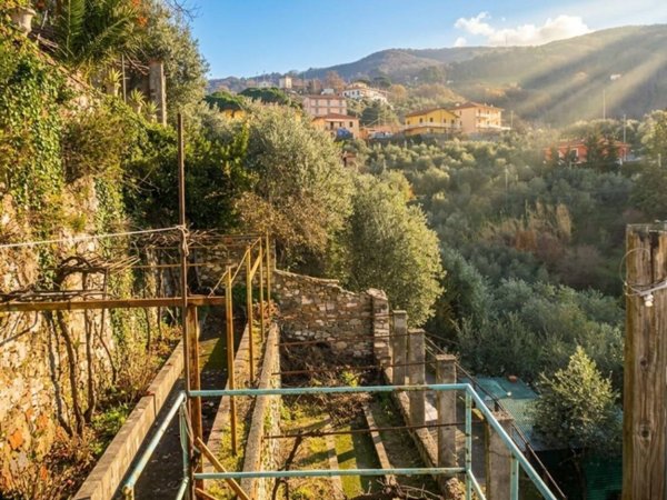 appartamento in vendita a Sarzana in zona Falcinello