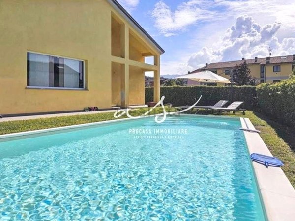 casa indipendente in vendita a Sarzana
