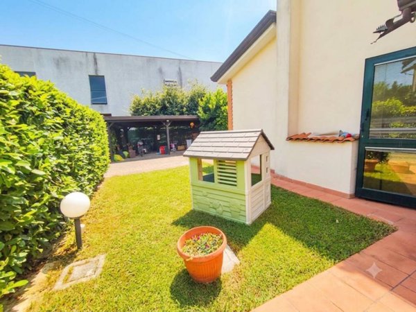 casa indipendente in vendita a Sarzana in zona San Lazzaro