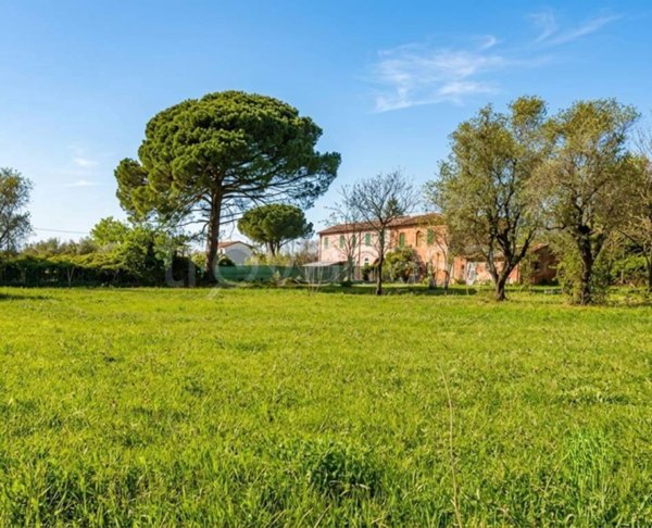 casa indipendente in vendita a Sarzana
