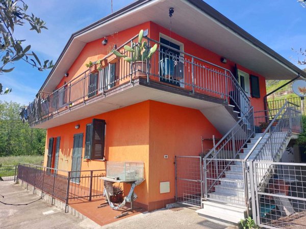 casa indipendente in vendita a Sarzana in zona Falcinello