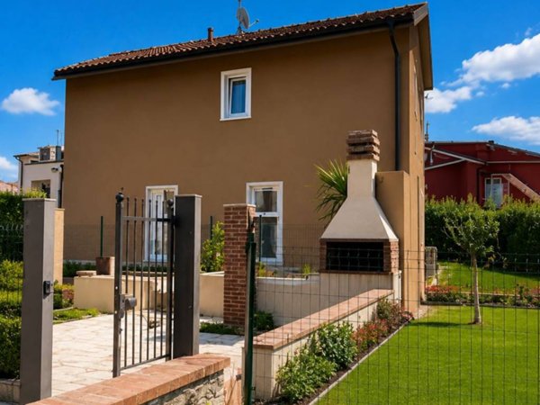 casa indipendente in vendita a Sarzana in zona San Lazzaro