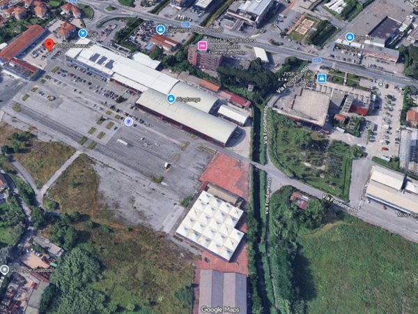 locale commerciale in vendita a Sarzana in zona San Lazzaro