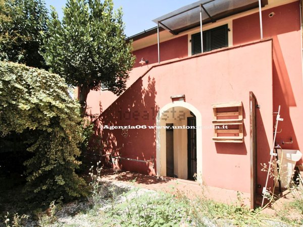 casa indipendente in vendita a Sarzana