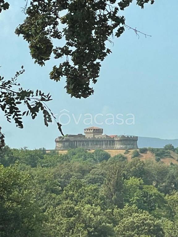 casa indipendente in vendita a Sarzana