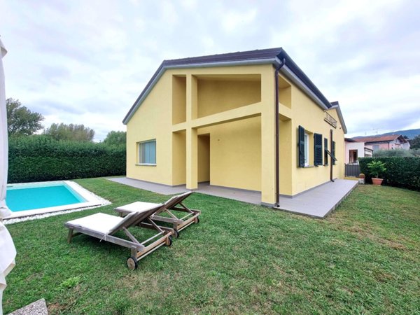 casa indipendente in vendita a Sarzana