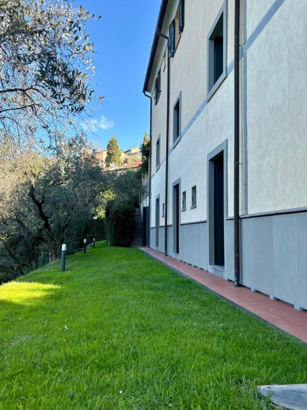 casa indipendente in vendita a Sarzana