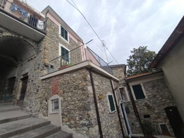 casa indipendente in vendita a Sarzana in zona Falcinello