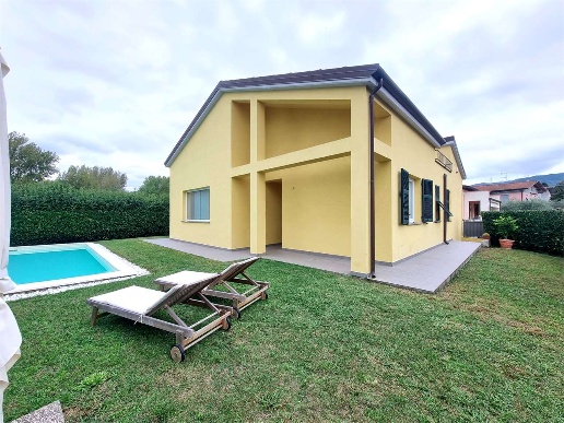 casa indipendente in vendita a Sarzana