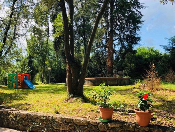 casa indipendente in vendita a Sarzana