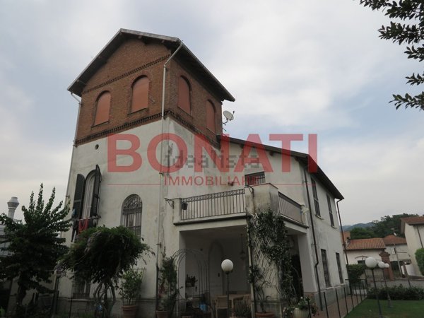 casa indipendente in vendita a Sarzana in zona Falcinello