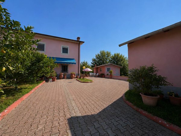 casa indipendente in vendita a Sarzana
