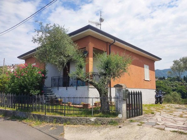 casa indipendente in vendita a Sarzana in zona Falcinello