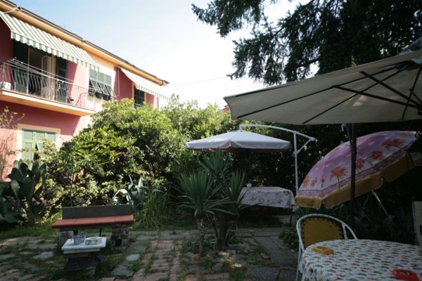 casa indipendente in vendita a Sarzana
