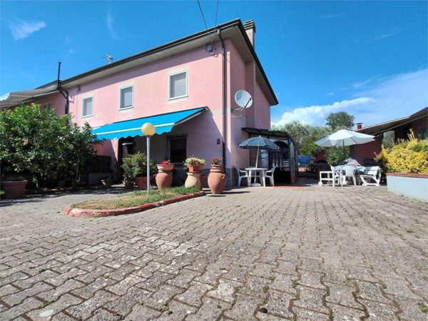 casa indipendente in vendita a Sarzana in zona San Lazzaro