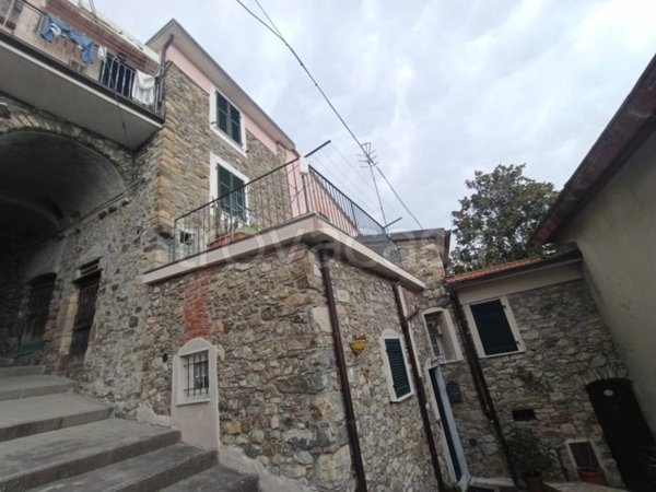 casa indipendente in vendita a Sarzana in zona Falcinello