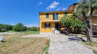 casa indipendente in vendita a Sarzana