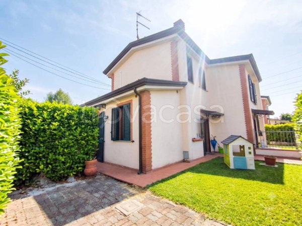 casa indipendente in vendita a Sarzana
