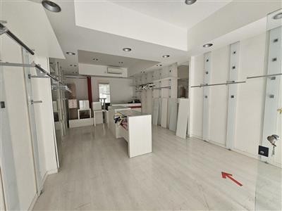 locale commerciale in vendita a Sarzana