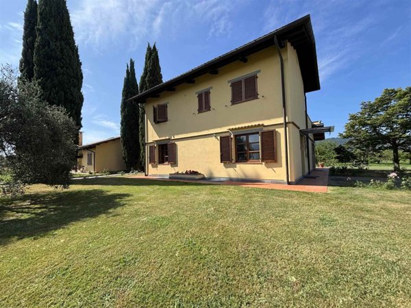 casa indipendente in vendita a Sarzana