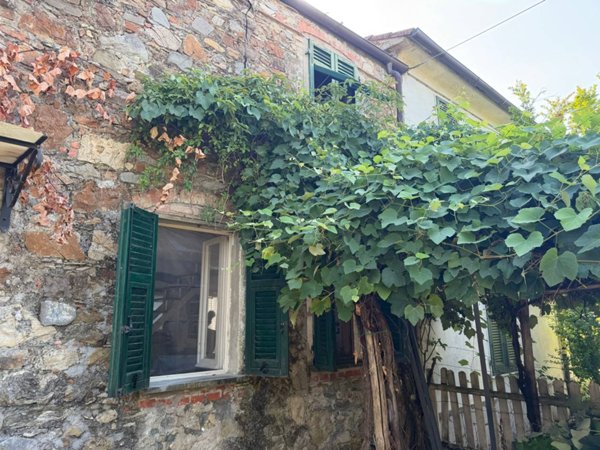 casa indipendente in vendita a Sarzana in zona Falcinello