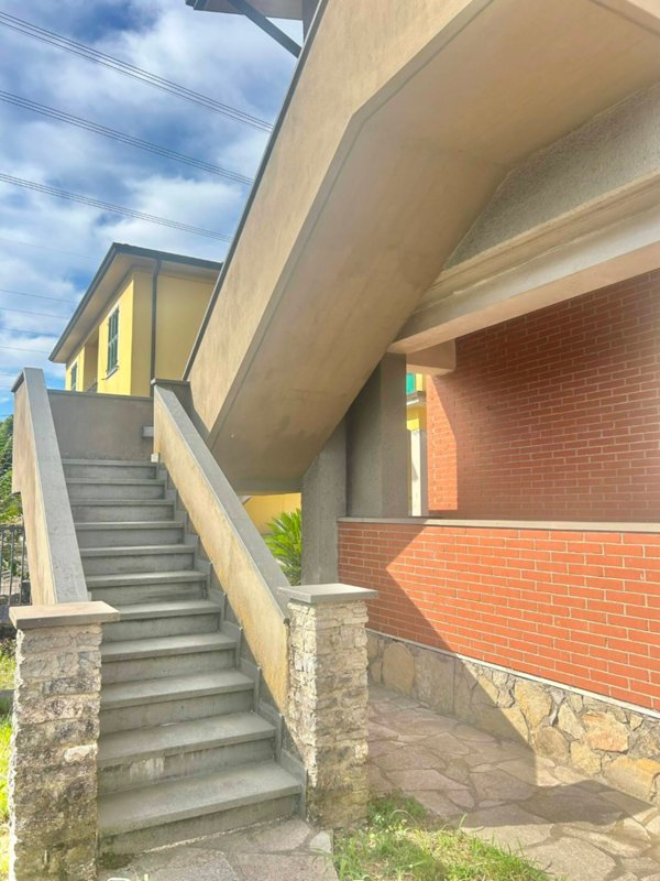 casa indipendente in vendita a Sarzana in zona San Lazzaro