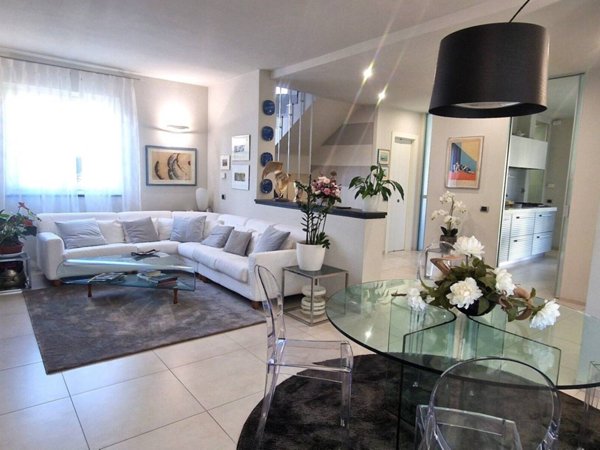 casa indipendente in vendita a Sarzana