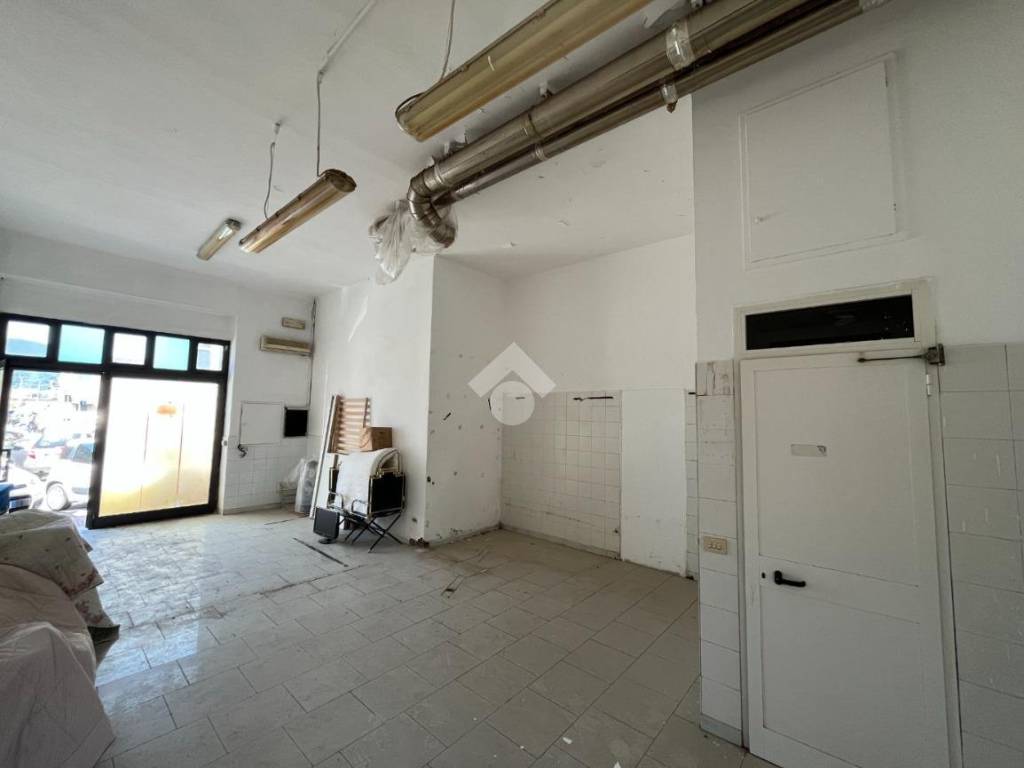 negozio in vendita a Sarzana