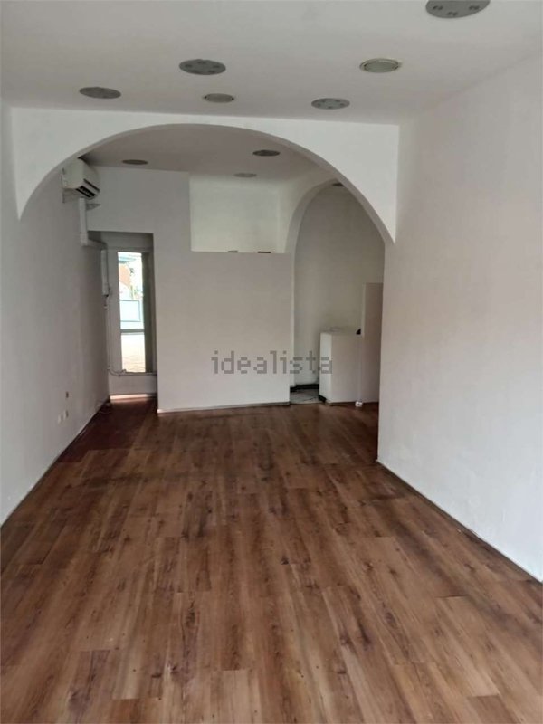 locale commerciale in vendita a Sarzana