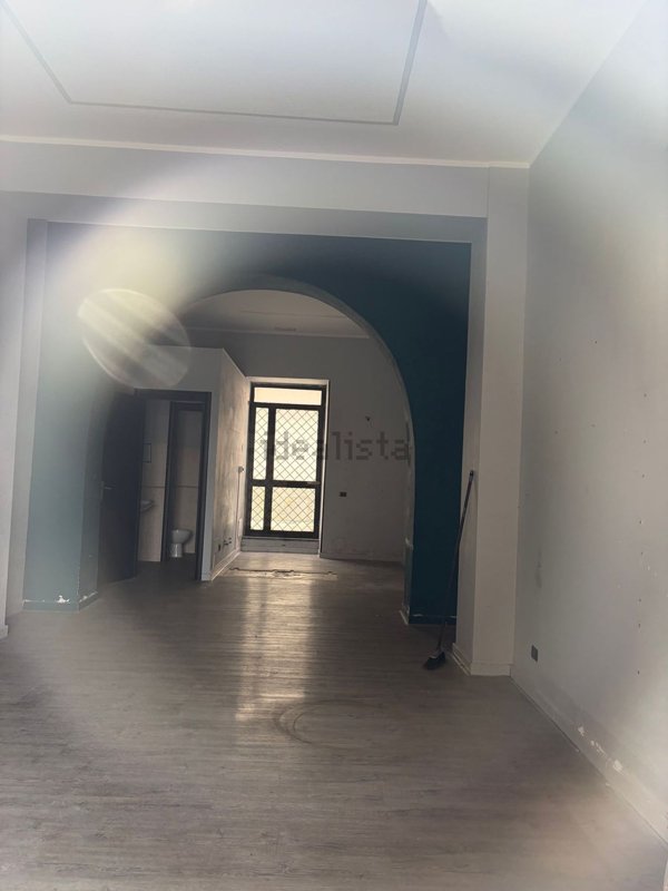 locale commerciale in vendita a Sarzana