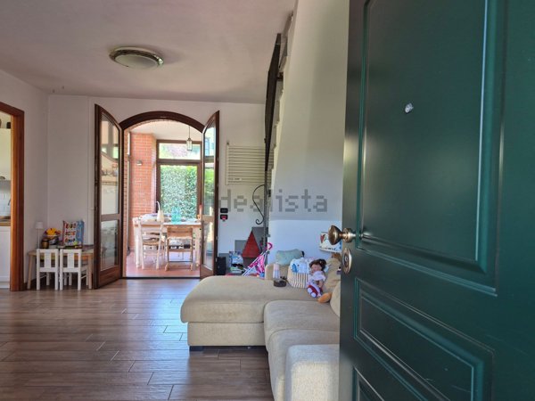 casa indipendente in vendita a Sarzana