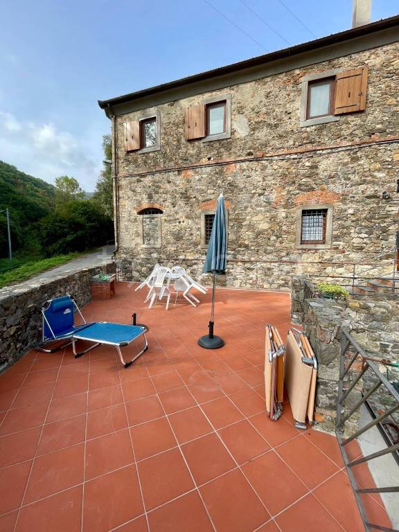 casa indipendente in vendita a Sarzana