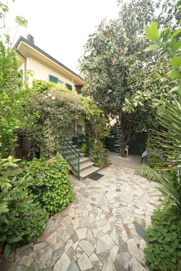 casa indipendente in vendita a Sarzana