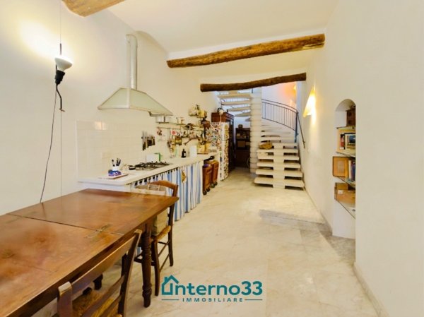 casa indipendente in vendita a Sarzana