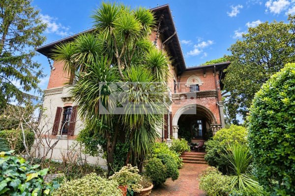 casa indipendente in vendita a Sarzana
