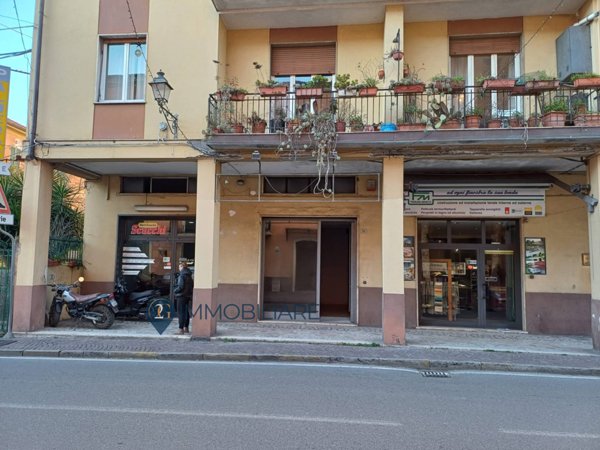locale commerciale in vendita a Sarzana