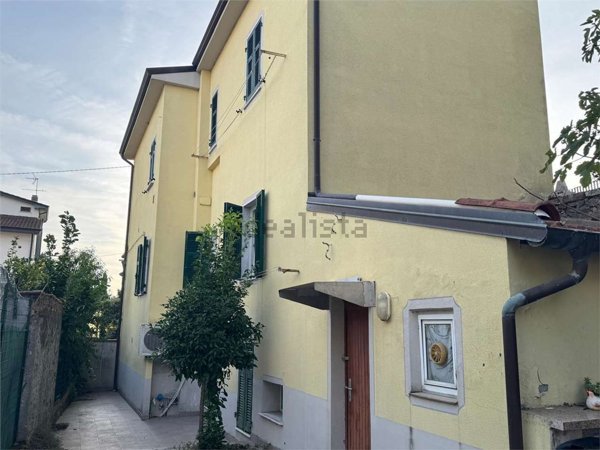 casa indipendente in vendita a Sarzana