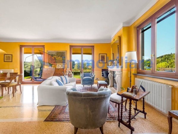 casa indipendente in vendita a Sarzana