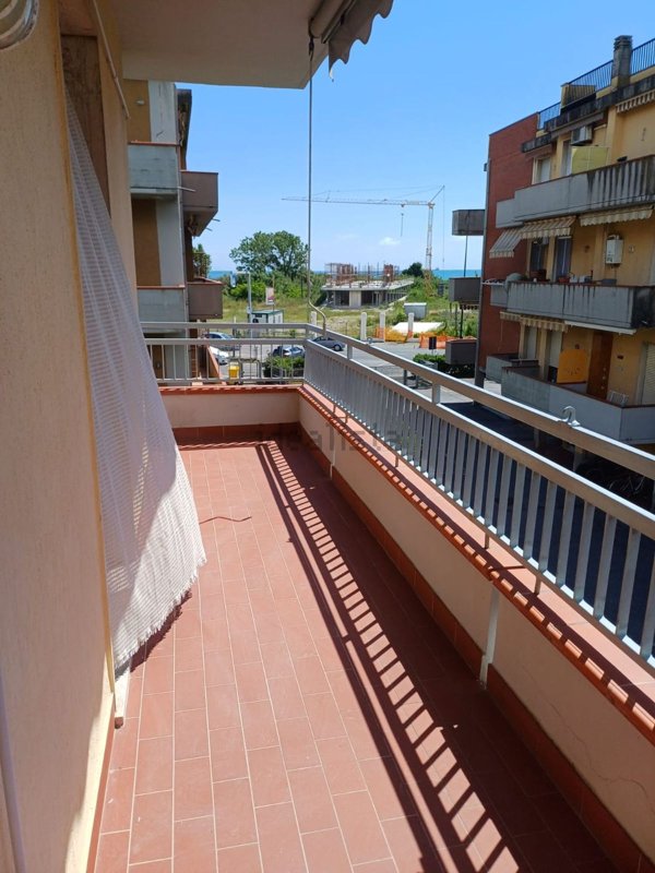 appartamento in vendita a Sarzana in zona Marinella di Sarzana