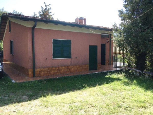 casa indipendente in vendita a Sarzana in zona Falcinello
