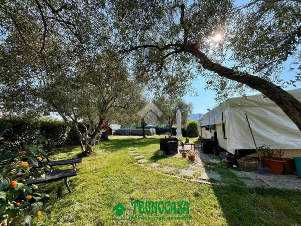 casa indipendente in vendita a Sarzana