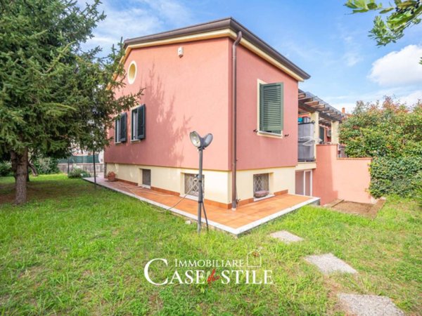 casa indipendente in vendita a Sarzana